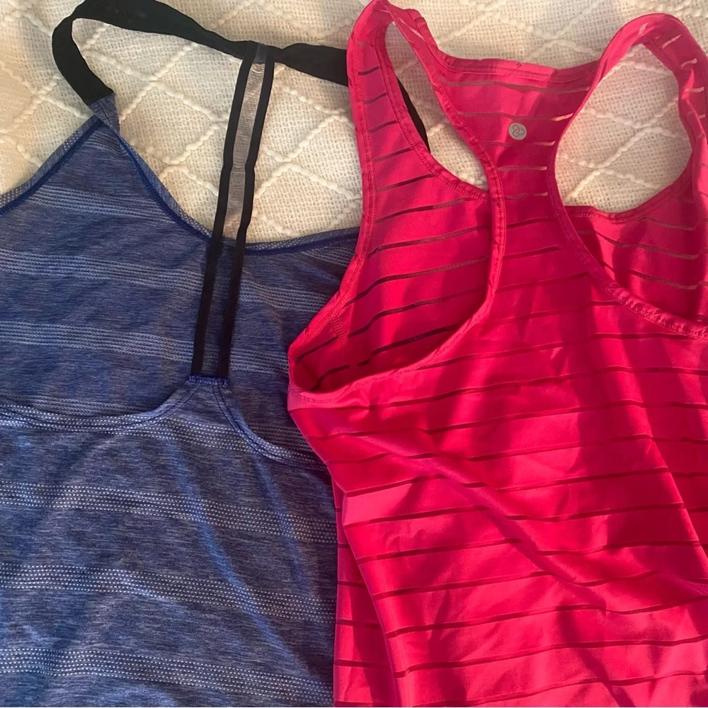 Set of two workout tops - Picture 2 of 4